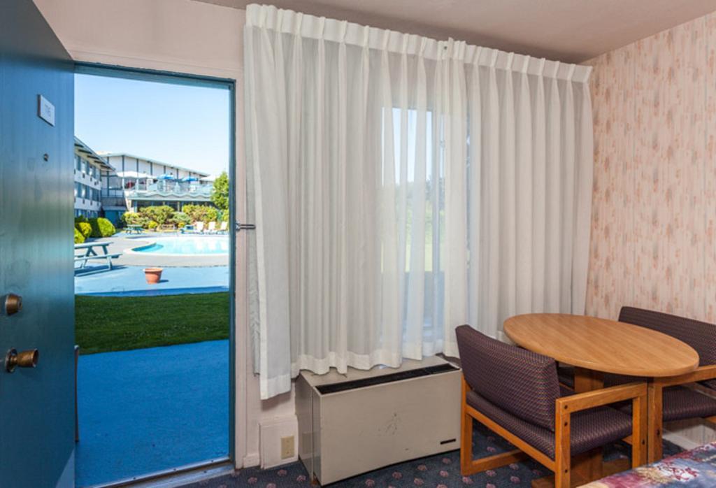 Howard Johnson By Wyndham Nanaimo Harbourside Zewnętrze zdjęcie