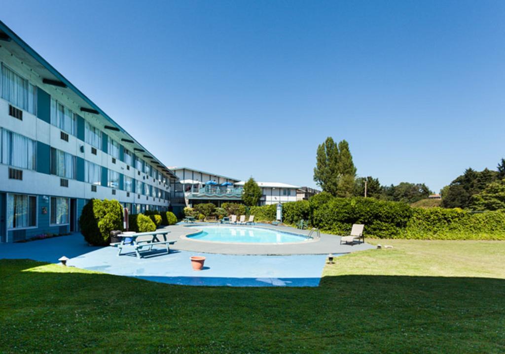 Howard Johnson By Wyndham Nanaimo Harbourside Zewnętrze zdjęcie