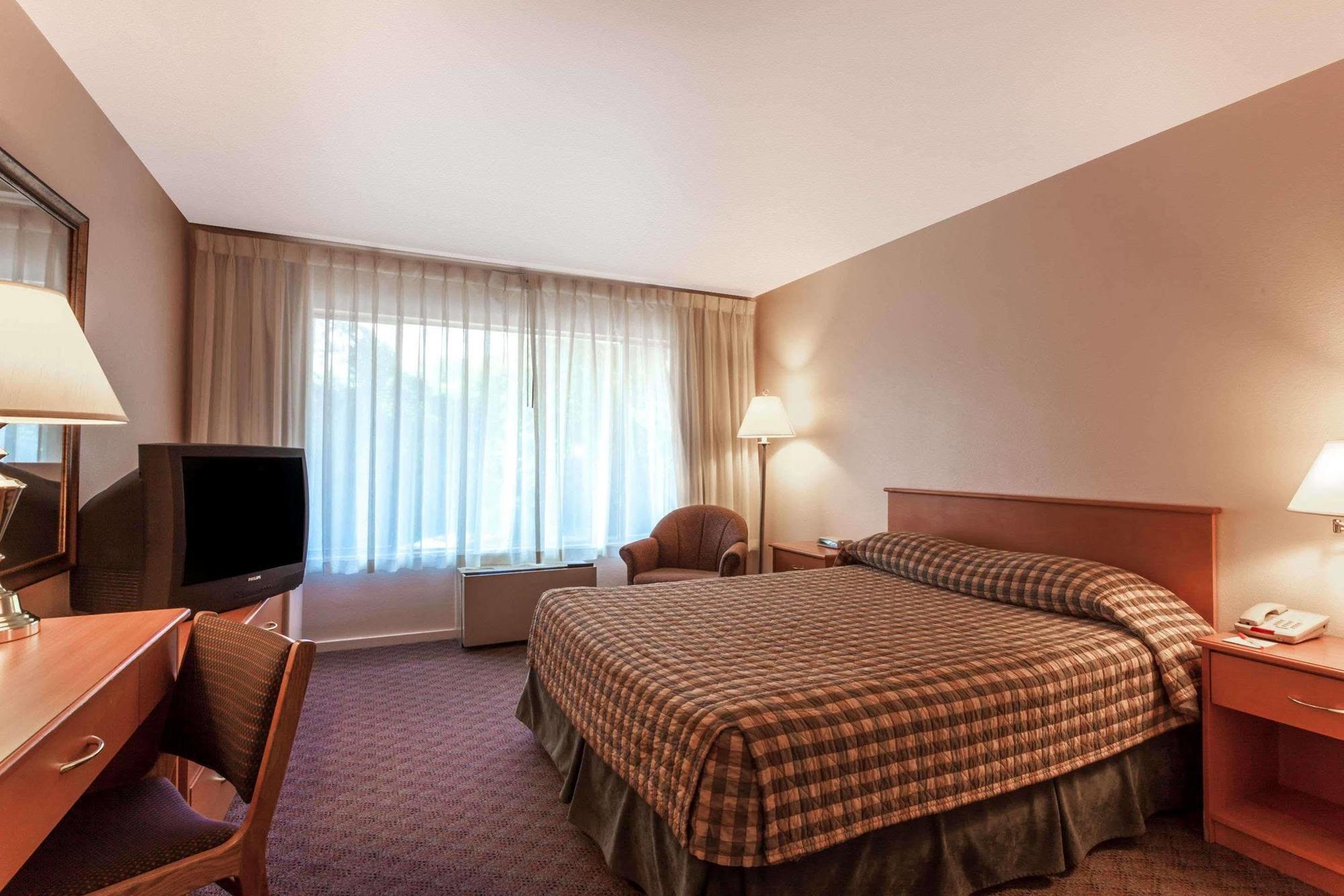 Howard Johnson By Wyndham Nanaimo Harbourside Zewnętrze zdjęcie