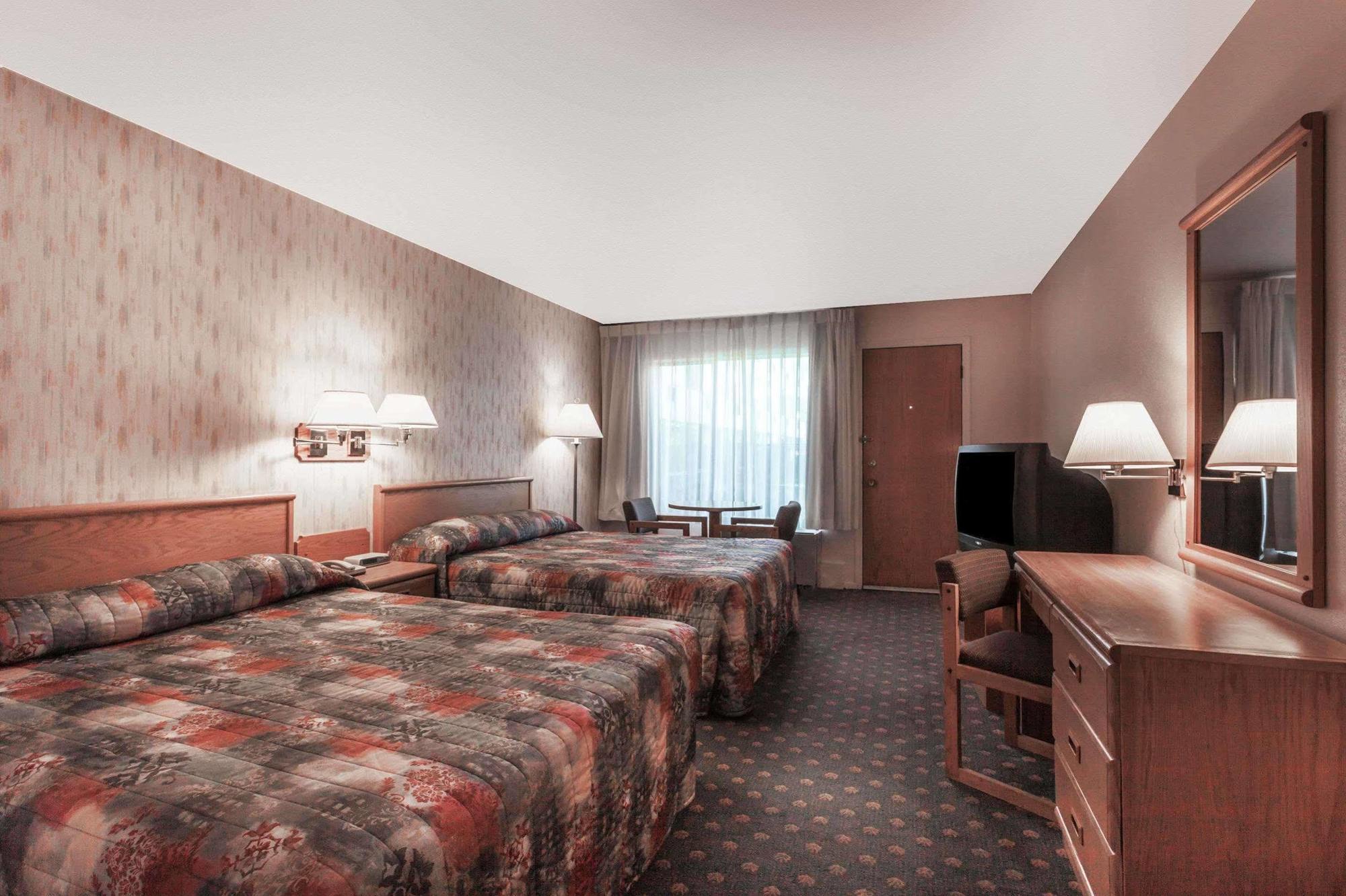 Howard Johnson By Wyndham Nanaimo Harbourside Zewnętrze zdjęcie