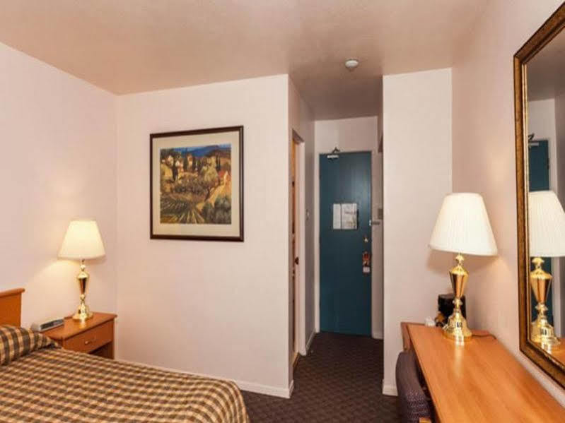 Howard Johnson By Wyndham Nanaimo Harbourside Zewnętrze zdjęcie