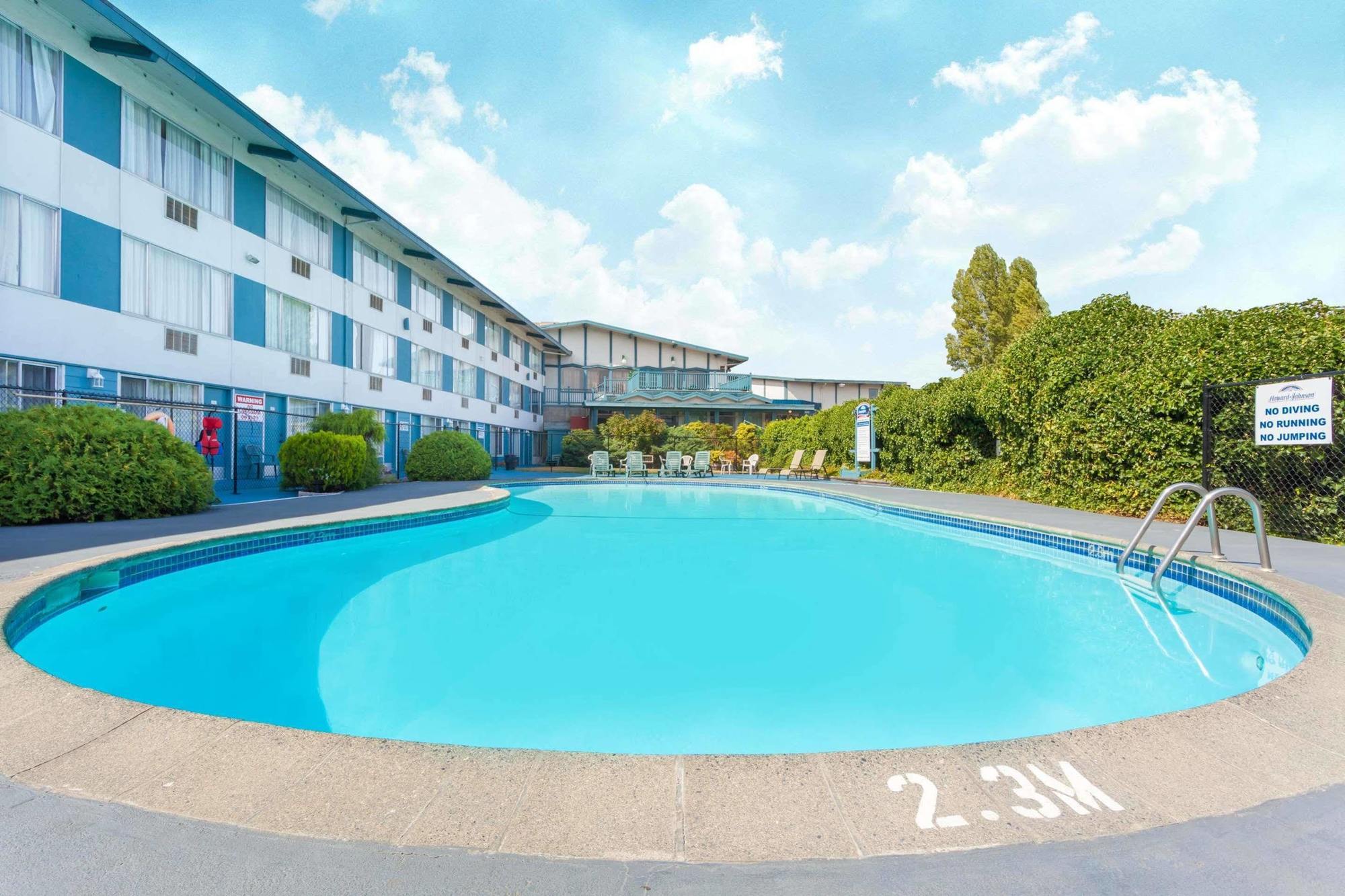 Howard Johnson By Wyndham Nanaimo Harbourside Zewnętrze zdjęcie